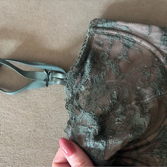 Victoria's Secret Lace Underwire Bra in Sage Green - Picture 4 of 4